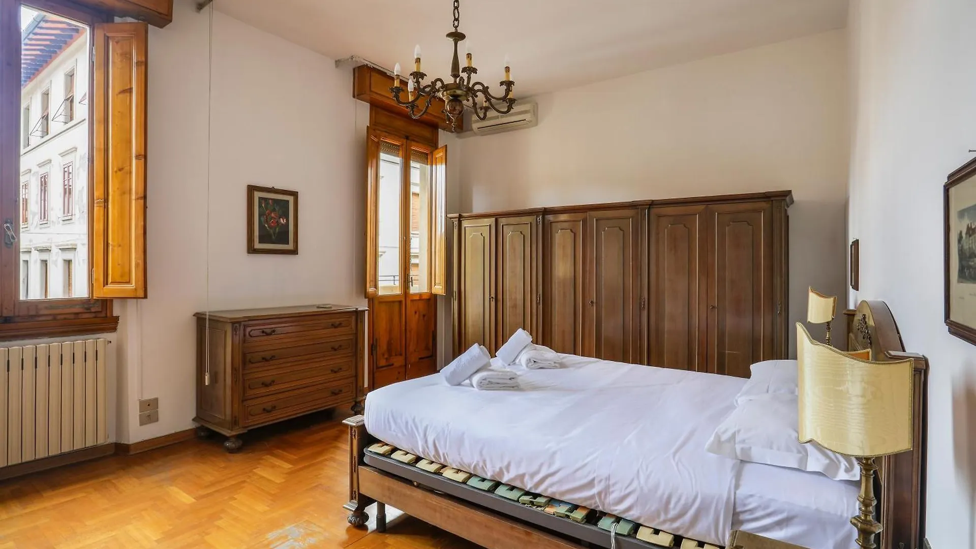 Spacious 3 Bedroom Apartment Florencie 0*,