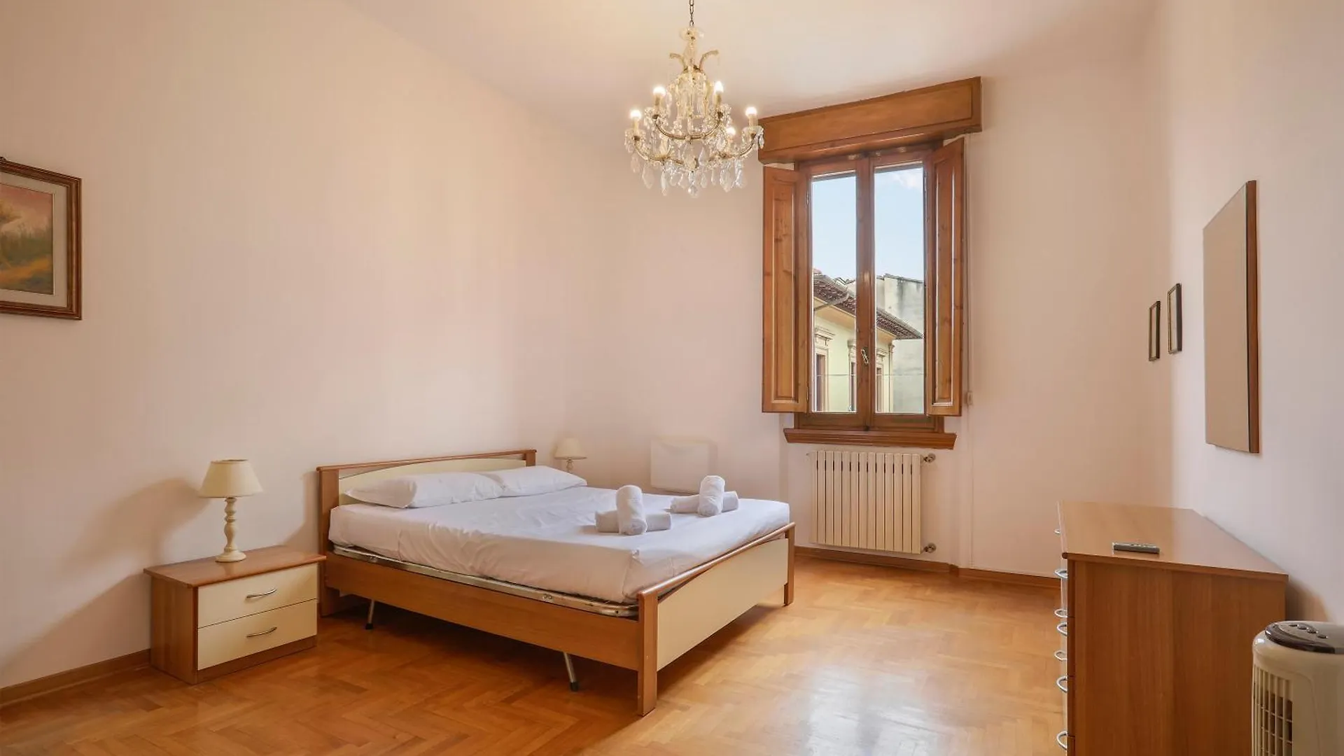 Spacious 3 Bedroom Apartment Florencie 0*,